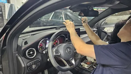 여의도 수입차 보조배터리설치) 벤츠 GLC 43AMG 아이나비QXD1플러스+커넥티드+와이파이 동글+에코파워팩 S16 라이트 슬림 LCD 액정형 설치 / 영등포구 문래동