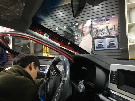 영등포 사재네비매립전문 / 2018 K3 일체형매립 / K3 런웨이 레드 후방카메라장착/ 썬팅 측후면15% QXD1500장착 / 영등포구 문래동