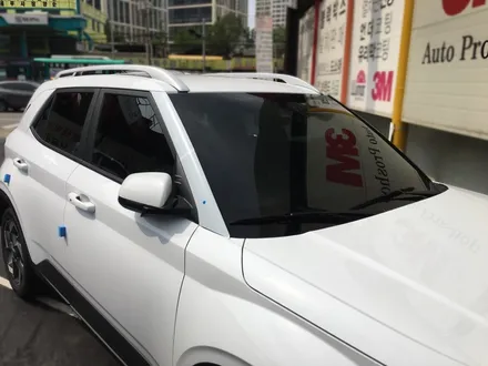 혼라이프 SUV베뉴 폴라화이트 신차패키지 윈도우틴팅+블랙박스장착 / 서울 양천, 구로, 강서, 영등포, 부천
