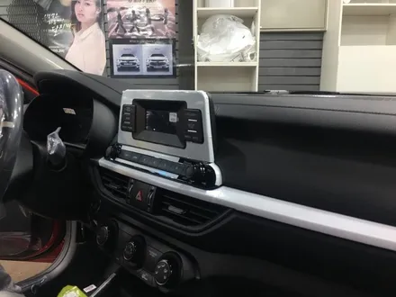 영등포 사재네비매립전문 / 2018 K3 일체형매립 / K3 런웨이 레드 후방카메라장착/ 썬팅 측후면15% QXD1500장착 / 영등포구 문래동