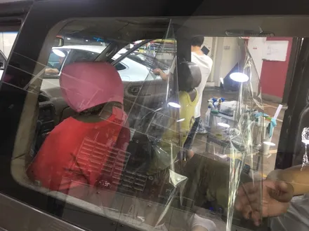 카니발파크 오래된 썬팅지 벗겨내고 재시공/ 중고차썬팅 재시공전문점/ / 영등포구 문래동