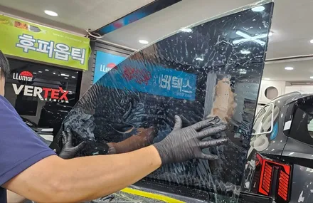 영등포 테슬라 모델Y주니퍼 후퍼옵틱 클래식 깔끔하고 얌전한 느낌으로 썬팅 완성. / 영등포구 문래동