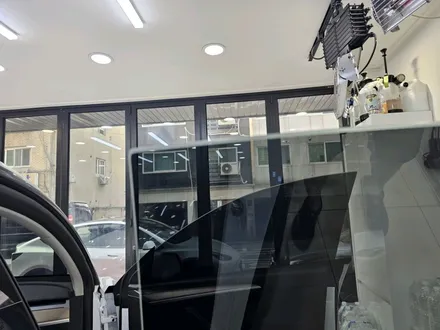 테슬라모델Y 레이노F95 썬팅으로 프라이버시 부탁드립니다. / 서울 서초구