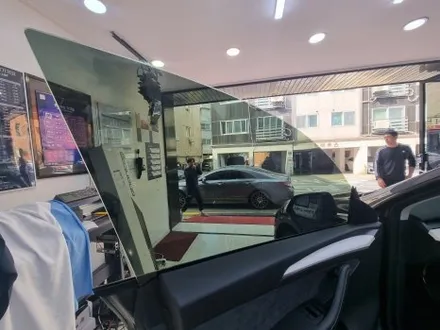 테슬라모델Y  with 레이노S9 가을에 찾아온 테슬라태풍 양재동 썬팅은 이영민썬팅 썬팅의 민족은 요기요~! / 서울 서초구
