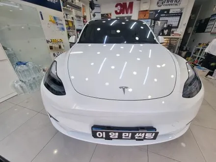 테슬라Y with 레이노S9 머리가 뜨겁다 태양과 돌빵을 동시에 막을수 있는 방법은? 루프PPF 열차단 90% 양재 이영민썬팅 썬팅의 민족은 요기요 / 서울 서초구