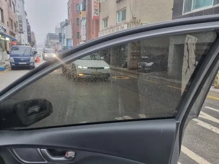 코나EV with 로얄시리즈101 비오는날 썬팅차량 시인성은 어떠할까? 확인은 썬팅의민족 양재 이영민썬팅 / 서울 서초구