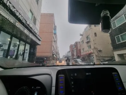코나EV with 로얄시리즈101 비오는날 썬팅차량 시인성은 어떠할까? 확인은 썬팅의민족 양재 이영민썬팅 / 서울 서초구