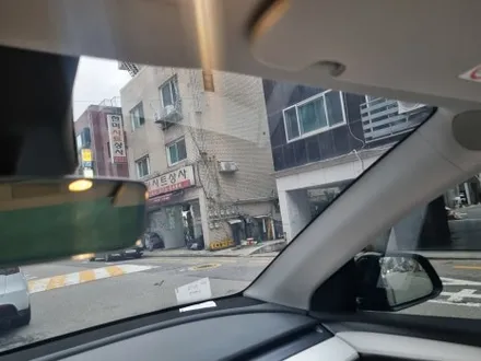 강남 테슬라Y 레이노F95 썬팅 환절기 민감한 피부를 위한 햇빛차단은 필수 / 서울 서초구