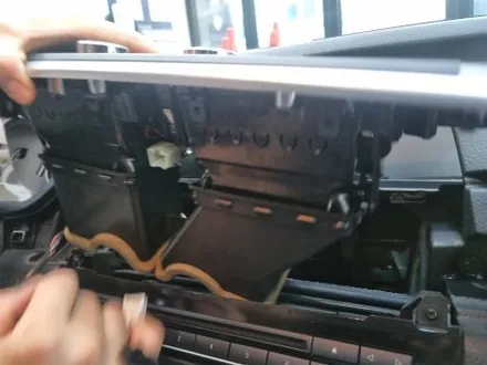 BMW535D with 로얄시리즈101 중고차 꼼꼼한 필름제거가 고품질의 썬팅을 만든다. 썬팅의 민족은 서초 이영민썬팅 요기요 / 서울 서초구