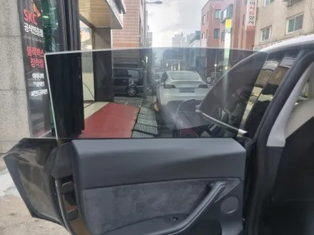 강남 테슬라Y 레이노F95 썬팅 환절기 민감한 피부를 위한 햇빛차단은 필수 / 서울 서초구