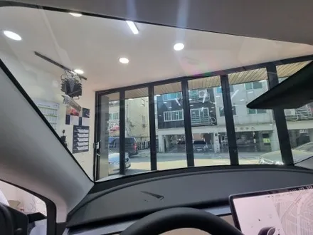 테슬라Y with 레이노S9 머리가 뜨겁다 태양과 돌빵을 동시에 막을수 있는 방법은? 루프PPF 열차단 90% 양재 이영민썬팅 썬팅의 민족은 요기요 / 서울 서초구