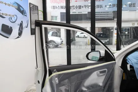레이노썬팅시공 기아니로레이노썬팅 니로썬팅전문 아이나비QXD950블랙박스장착 전문점 / 서울 서초구