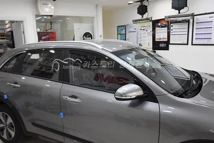 니로썬팅 레이노크로마 R7 썬팅 블랙박스장착 아이나비 QXD1500 / 서울 서초구