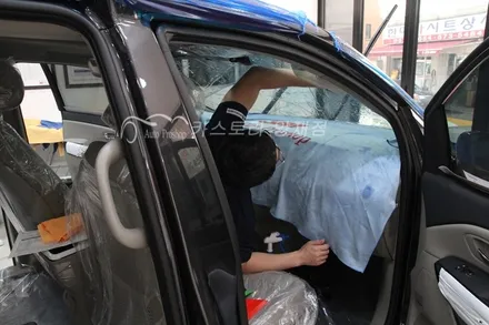 올뉴카니발썬팅 레이노썬팅가격 아이나비퀀텀2 블랙박스장착전문 / 서울 서초구