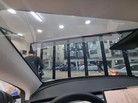 테슬라모델Y with 레이노F95 테슬라 전면PPF 윈드실드 내부 나노가죽코팅 아이템장착 걱정없는 돌빵/얼룩 공격 / 서울 서초구