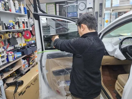 카니발 X 레이노 크로마9 타점포 시공물 A/S 완벽수행은 양재 이영민썬팅 / 서울 서초구