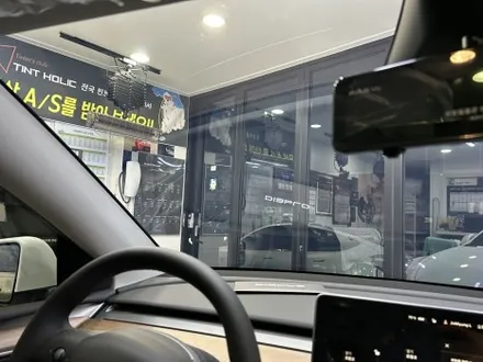 서울 테슬라 모델Y 비전썬팅 with 신차패키지 블박을 위한 보조배터리 설치 / 서울 서초구
