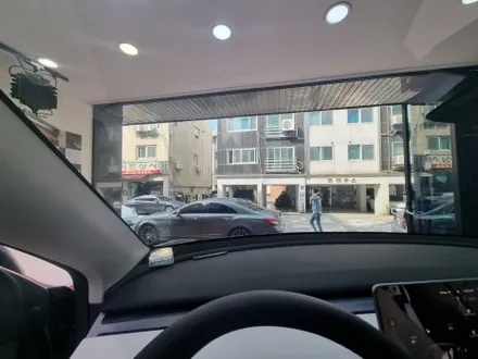 테슬라모델Y  with 레이노S9 가을에 찾아온 테슬라태풍 양재동 썬팅은 이영민썬팅 썬팅의 민족은 요기요~! / 서울 서초구