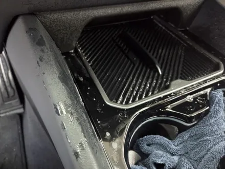 광교 실내 PPF, 텀블러를 내려놓을 때에도 안심이 될 수 있는 환경을 만들어드립니다. BMW 520i ppf&그릴 크롬죽이기 랩핑. / 화성시 동탄 반송동