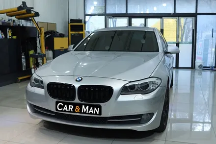 BMW F10 / 5시리즈 실내랩핑 (블랙 브러시) 시공 / 대구 카앤맨 / 대구 북구 검단동