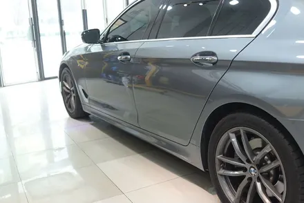 BMW G30 / 윈도 크롬죽이기 랩핑 및 사이드 데칼 시공 / 대구 카앤맨 / 대구 북구 검단동