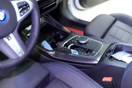 BMW ix3 기어패널 블랙 브러시 랩핑 시공 / 대구 카앤맨 / 대구 북구 검단동