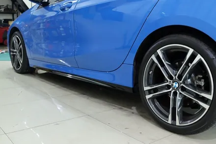 대구 bmw 1시리즈 f40 사이드 스커트 포인트 랩핑 / 카앤맨 / 대구 북구 검단동