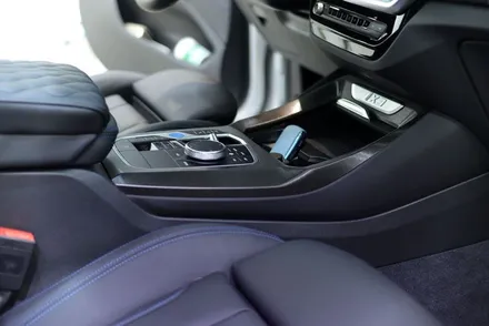 BMW ix3 기어패널 블랙 브러시 랩핑 시공 / 대구 카앤맨 / 대구 북구 검단동