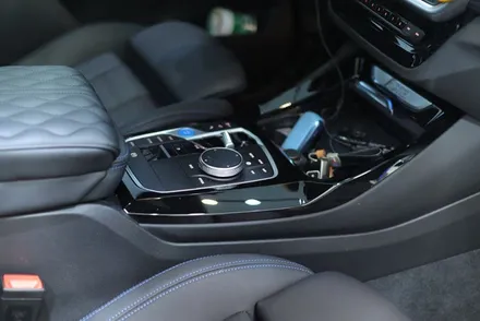 BMW ix3 기어패널 블랙 브러시 랩핑 시공 / 대구 카앤맨 / 대구 북구 검단동