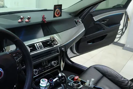 BMW F10 모니터 마감재 테두리 벗겨짐 랩핑 / 작업을 권하지 않는 작업 ㅎㅎ / 대구 북구 검단동