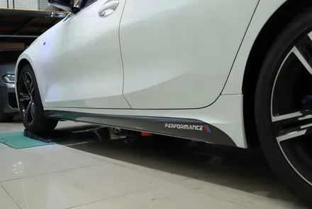 BMW G20 3시리즈 / 사이드데칼 시공/ 50주년 엠블럼 / 휠 캡 교체 작업 / 대구 카앤맨 / 대구 북구 검단동