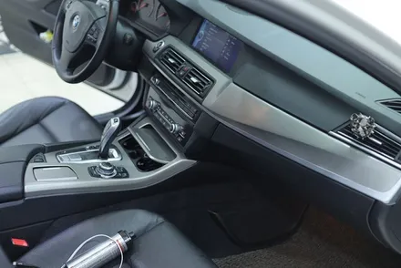 BMW 실내랩핑 / F10 5시리즈 / 티타늄 브러시 시공 / 대구 카앤맨 / 대구 북구 검단동