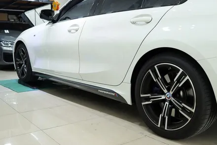 BMW G20 3시리즈 / 사이드데칼 시공/ 50주년 엠블럼 / 휠 캡 교체 작업 / 대구 카앤맨 / 대구 북구 검단동