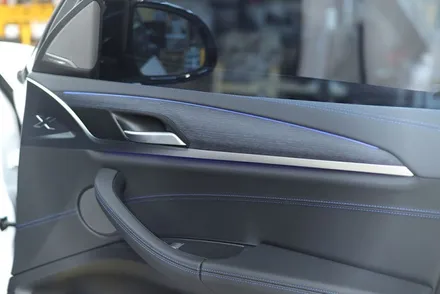BMW ix3 기어패널 블랙 브러시 랩핑 시공 / 대구 카앤맨 / 대구 북구 검단동