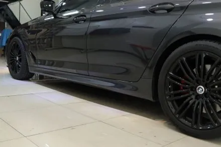 BMW데칼 시공 5시리즈 사이드 스커트 M 퍼포먼스블랙 무광/대구 카앤맨 / 대구 북구 검단동