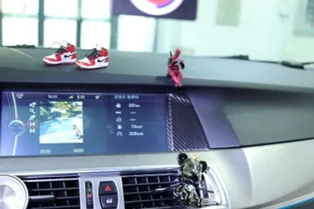 BMW F10 모니터 마감재 테두리 벗겨짐 랩핑 / 작업을 권하지 않는 작업 ㅎㅎ / 대구 북구 검단동