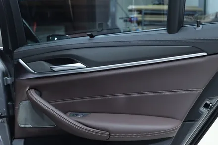 대구 bmw g30 5시리즈 실내랩핑 / 매트릭스 블랙 / 카앤맨 / 대구 북구 검단동