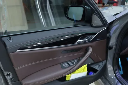 대구 bmw g30 5시리즈 실내랩핑 / 매트릭스 블랙 / 카앤맨 / 대구 북구 검단동