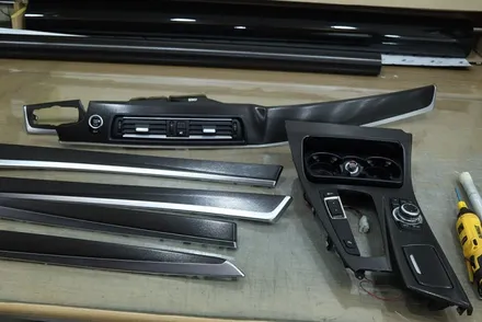 BMW F10 / 5시리즈 실내랩핑 (블랙 브러시) 시공 / 대구 카앤맨 / 대구 북구 검단동