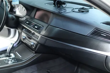 BMW F10 / 5시리즈 실내랩핑 (블랙 브러시) 시공 / 대구 카앤맨 / 대구 북구 검단동