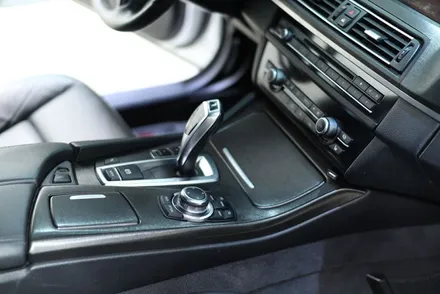 BMW F10 / 5시리즈 실내랩핑 (블랙 브러시) 시공 / 대구 카앤맨 / 대구 북구 검단동