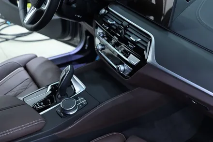 대구 bmw g30 5시리즈 실내랩핑 / 매트릭스 블랙 / 카앤맨 / 대구 북구 검단동