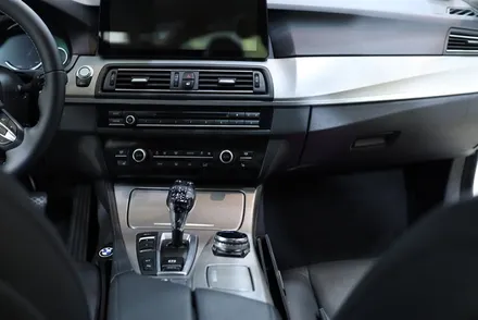 BMW 5시리즈 / F10 실내랩핑 / 티타늄 브러시 시공 / 대구 카앤맨 / 대구 북구 검단동