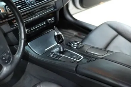 BMW F10 / 5시리즈 실내랩핑 (블랙 브러시) 시공 / 대구 카앤맨 / 대구 북구 검단동