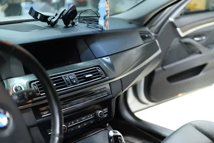 BMW F10 / 5시리즈 실내랩핑 (블랙 브러시) 시공 / 대구 카앤맨 / 대구 북구 검단동