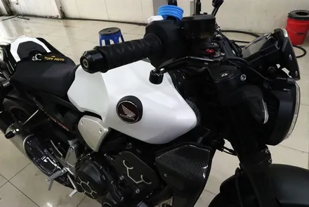 혼다 CB1000R 연료탱크 무광 ppf 시공 / 대구 카앤맨 / 대구 북구 검단동