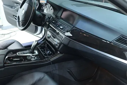 BMW F10 / 5시리즈 실내랩핑 (블랙 브러시) 시공 / 대구 카앤맨 / 대구 북구 검단동