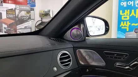 [분당 벤츠 전문점] 벤츠 W222 후기형 S클래스 S350 2020년식 순정 옵션에서 제외된 순정형 3D부메스터 전동트위터 (64색 멀티컬러)설치 작업 / 성남 분당구 정자동