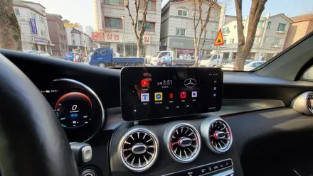벤츠 GLC300e 쿠페 페이스리프트 순정 10.2인치 풀스크린 티맵 유튜브 넷플릭스 안드로이 셋탑박스 M2C200PLUS USB AUX 순정 GPS연동 파크라 케이블 분당 카알터 / 성남 분당구 정자동