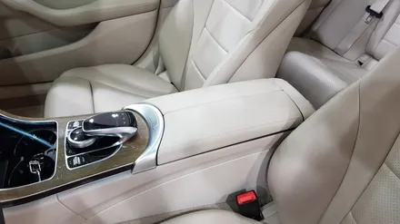 [분당 벤츠 전문점] 벤츠 W205 C클래스 2015년식 C200 순정 3색 엠비언트 순정 64색 엠비언트 변경 작업 64색 부메스터 3D전동트위터 64색 전면 송풍구 엠비언트 리 / 성남 분당구 정자동